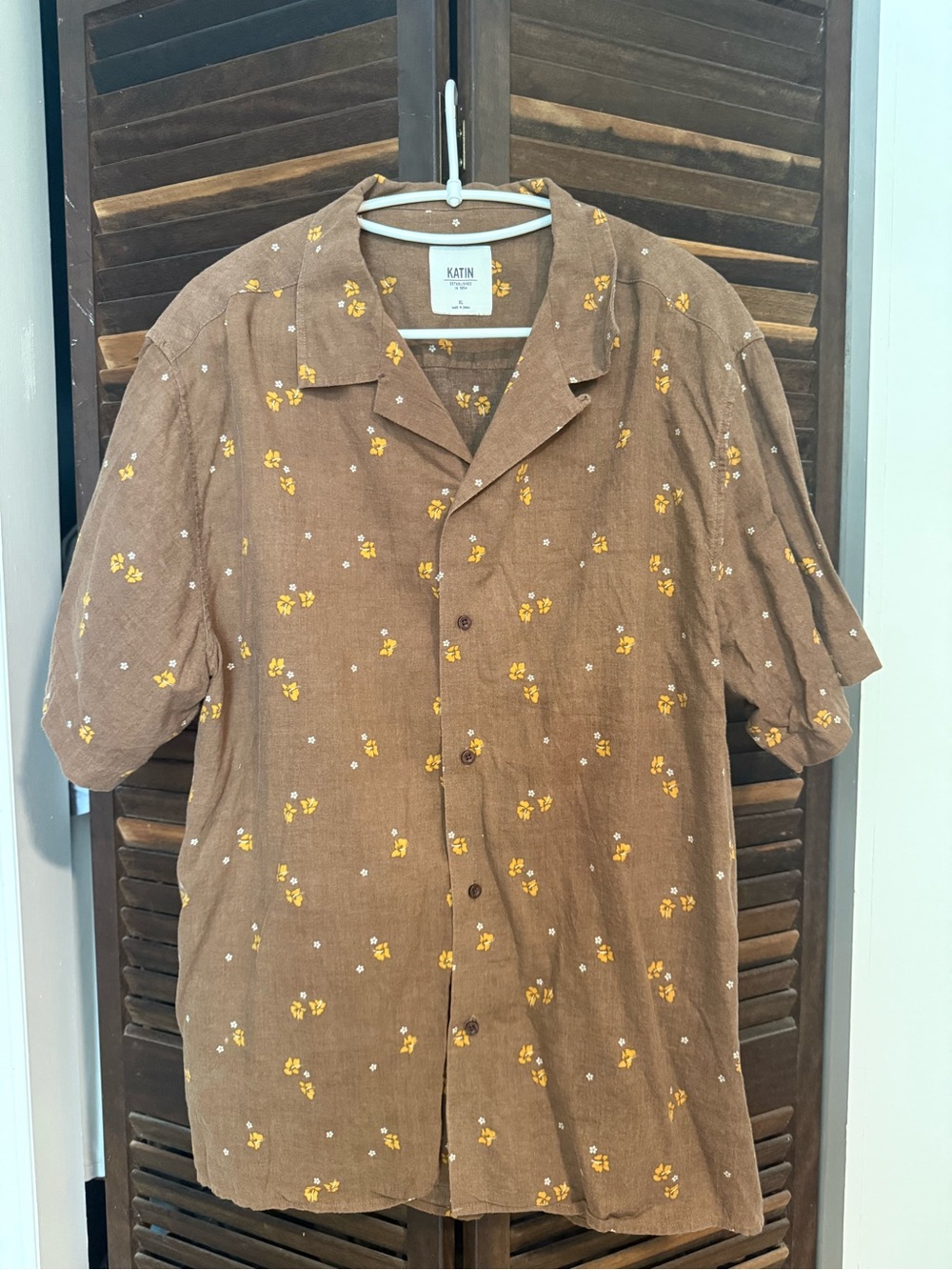 Katin Brown Short-Sleeve Floral Button-Up Shirt men’s XL